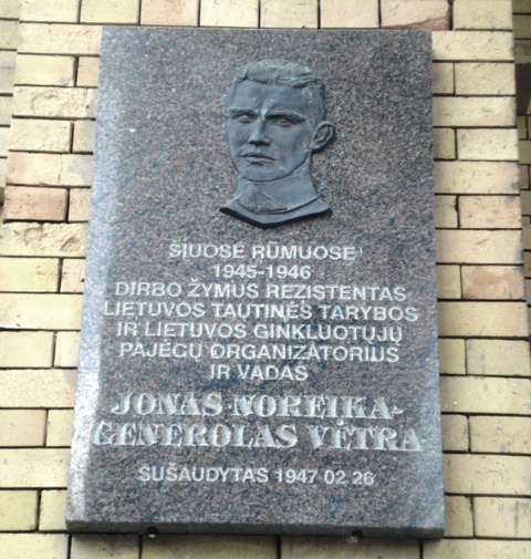 Jonas_Noreika_generolas_Vetra_plaque.JPG