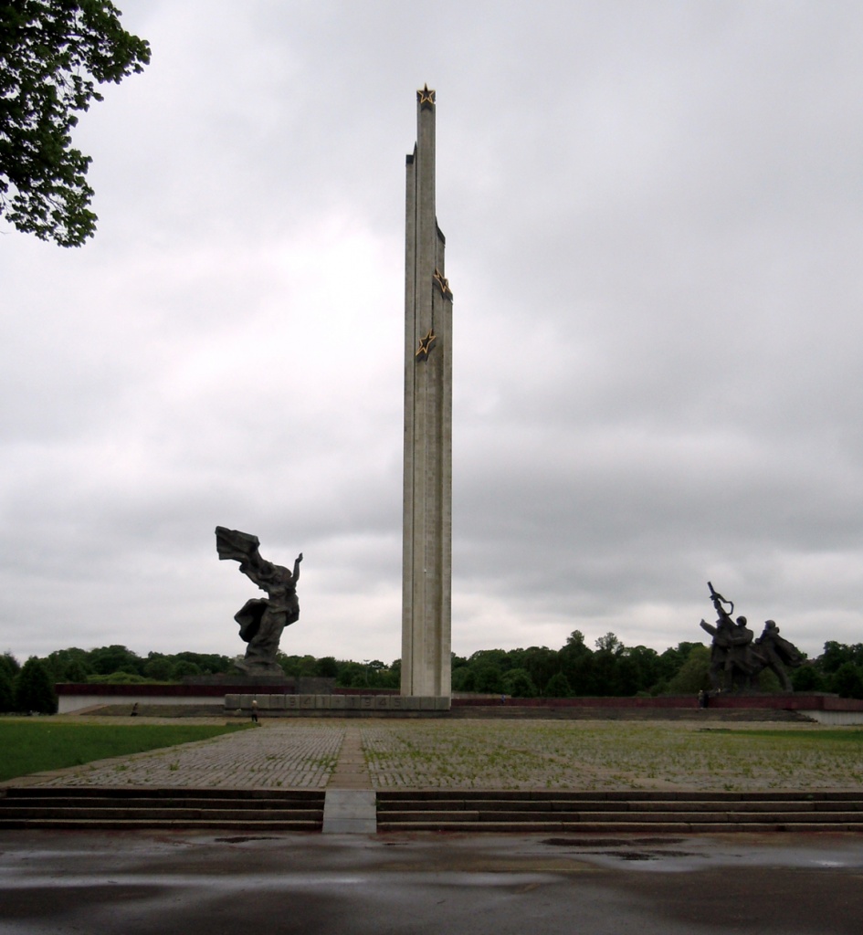 Victory_Memoryal_to_Soviet_Army_(Riga)_1.jpg