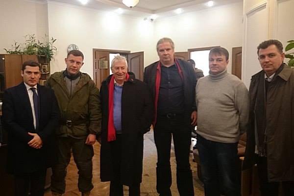 Депутаты Бундестага Вольфганг Герке и Андрей Хунко (в центре) в ДНР.