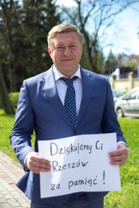 Мэр Калининграда Александр Ярошук благодарит поляков из Жешува.