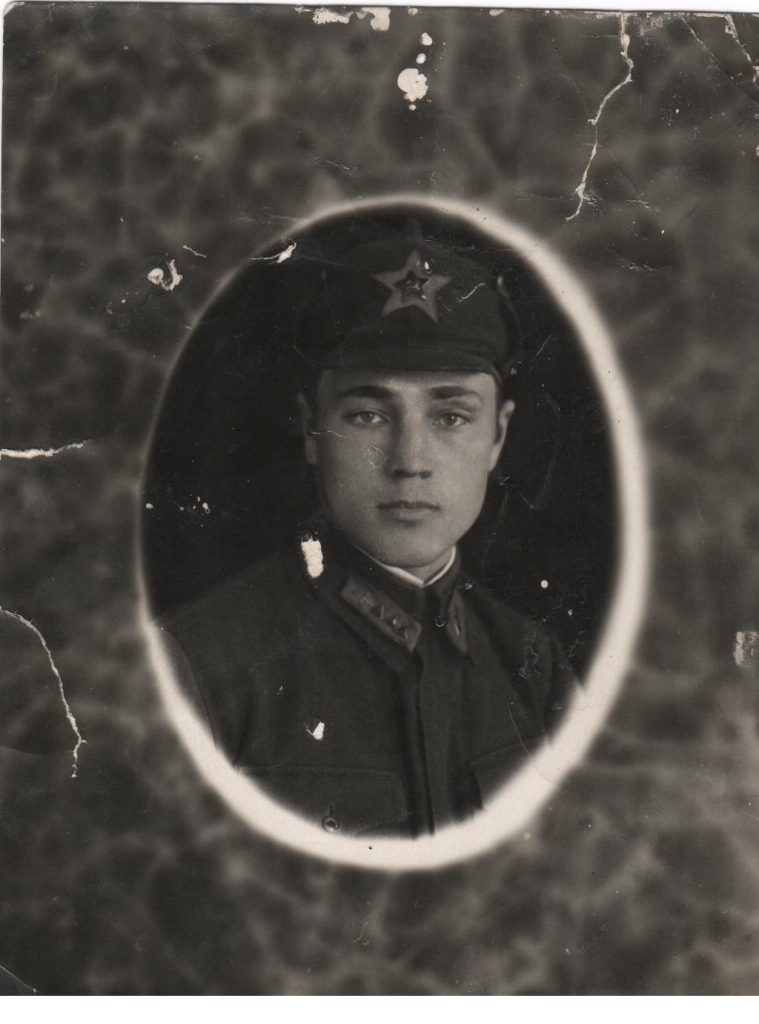 Один из членов экипажа Яков Полькин. Фото из семейного архива.